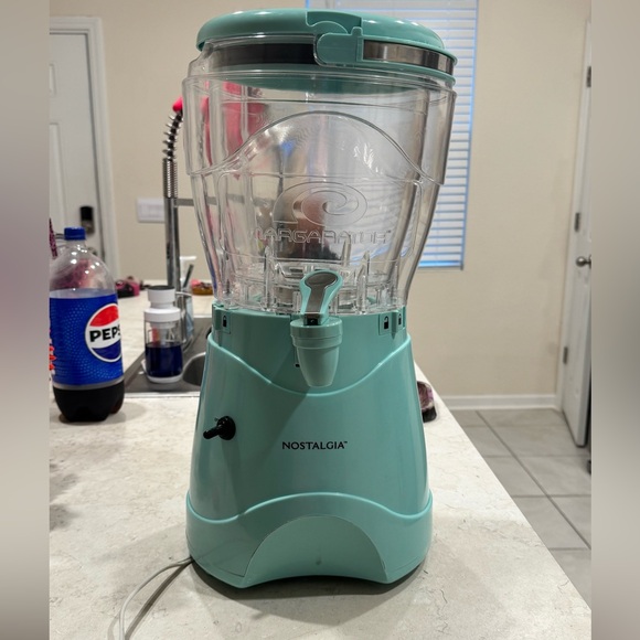 Nostalgia frozen margarita mixer - Picture 3 of 11